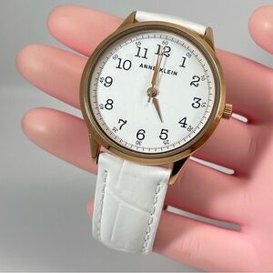 ANNE KLEIN WRIST WATCH GOLD TONE ROUND FACE WHITE LEATHER BAND EASY READ AK/3560